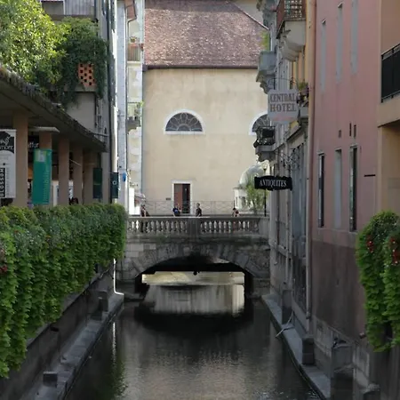 Le Gruffaz - Hyper Centre, Balcon Sur Canal Apartment *